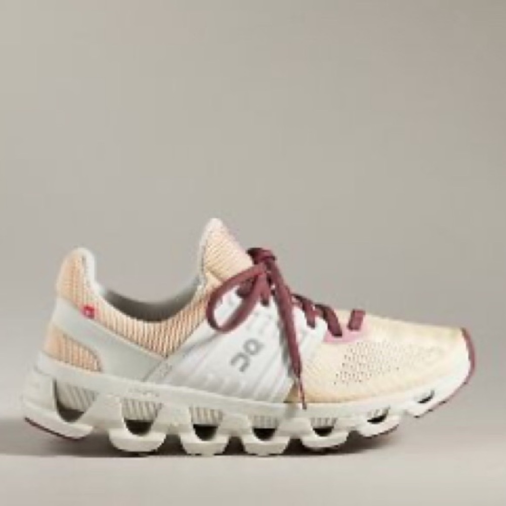 On Cloudswift 3 AD  Adaptive fit for a wide array of foot shapes  Size 9.5